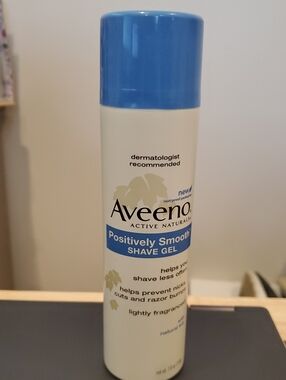Aveeno Positively Smooth Shave Gel. 7oz